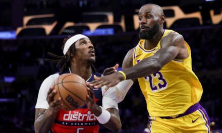 Sin Doncic, LeBron James logra triple-doble y Lakers vencen 120-101 a Wizards