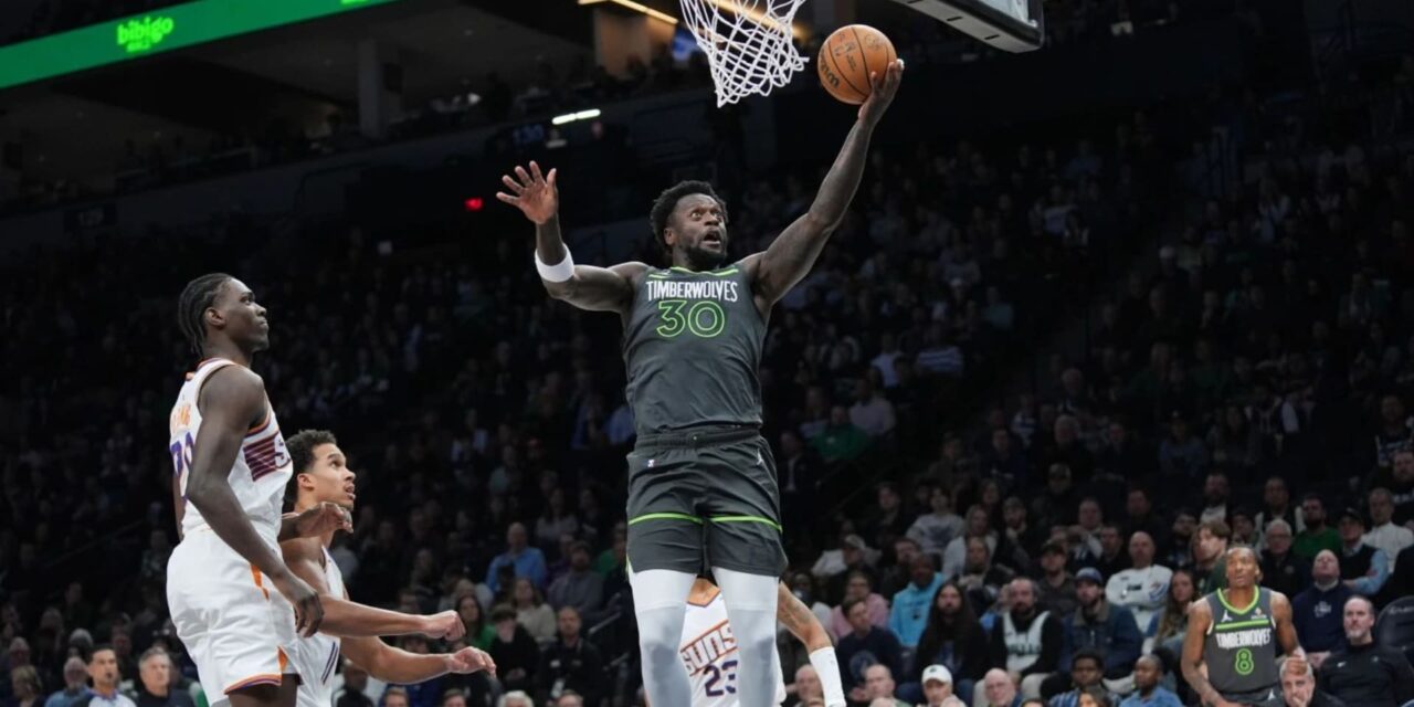 Los 32 puntos de Randle lideraron a los Timberwolves en una victoria ante los Suns