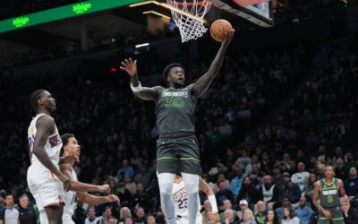 Los 32 puntos de Randle lideraron a los Timberwolves en una victoria ante los Suns