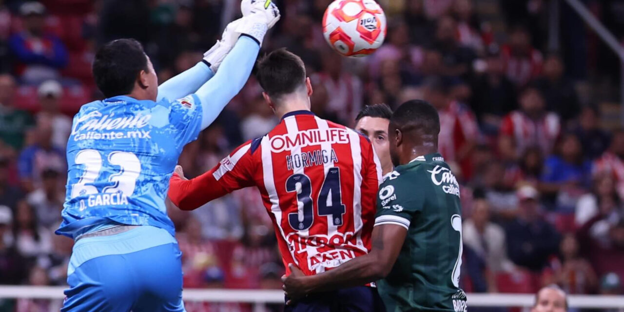 Chivas recupera el liderato tras aplastar a León