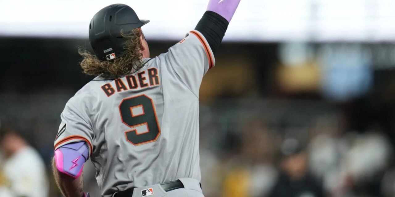 Vitello y los Gigantes logran su 1ra victoria al vencer 3-2 a Padres y Bader jonronea