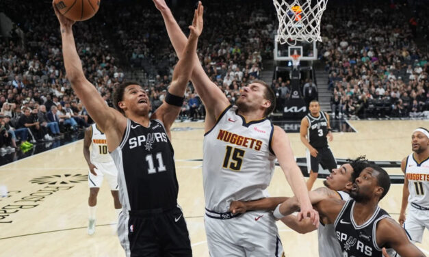 Nuggets remontan tras estar abajo por 20 puntos y vencen 136-131 a Spurs sin Wembanyama