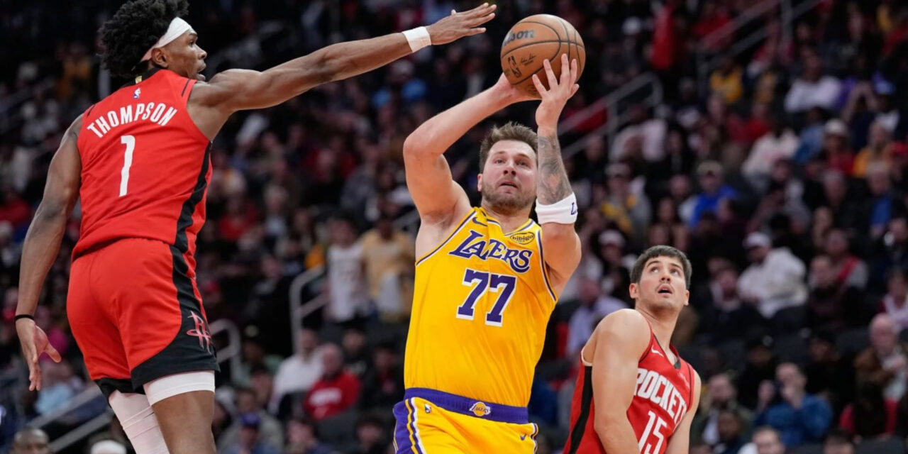 Doncic guía a los Lakers a vencer 100-92 a los Rockets para su 6ta victoria seguida