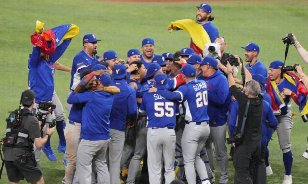 Venezuela vence 3-2 a EEUU y conquista su 1er título del Clásico Mundial gracias a doble de Suárez