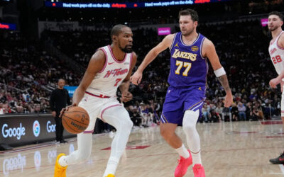 Doncic anotó 40 puntos y James sumó 30, y los Lakers extendieron su racha a 7 victorias con un triunfo de 124-116 sobre los Rockets