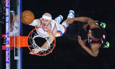 El Thunder aplasta a unos 76ers diezmados y encadena su 12da. victoria seguida