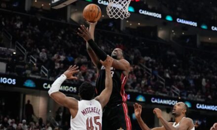 El Heat vence 120-103 a los Cavaliers y frena una racha de cinco derrotas