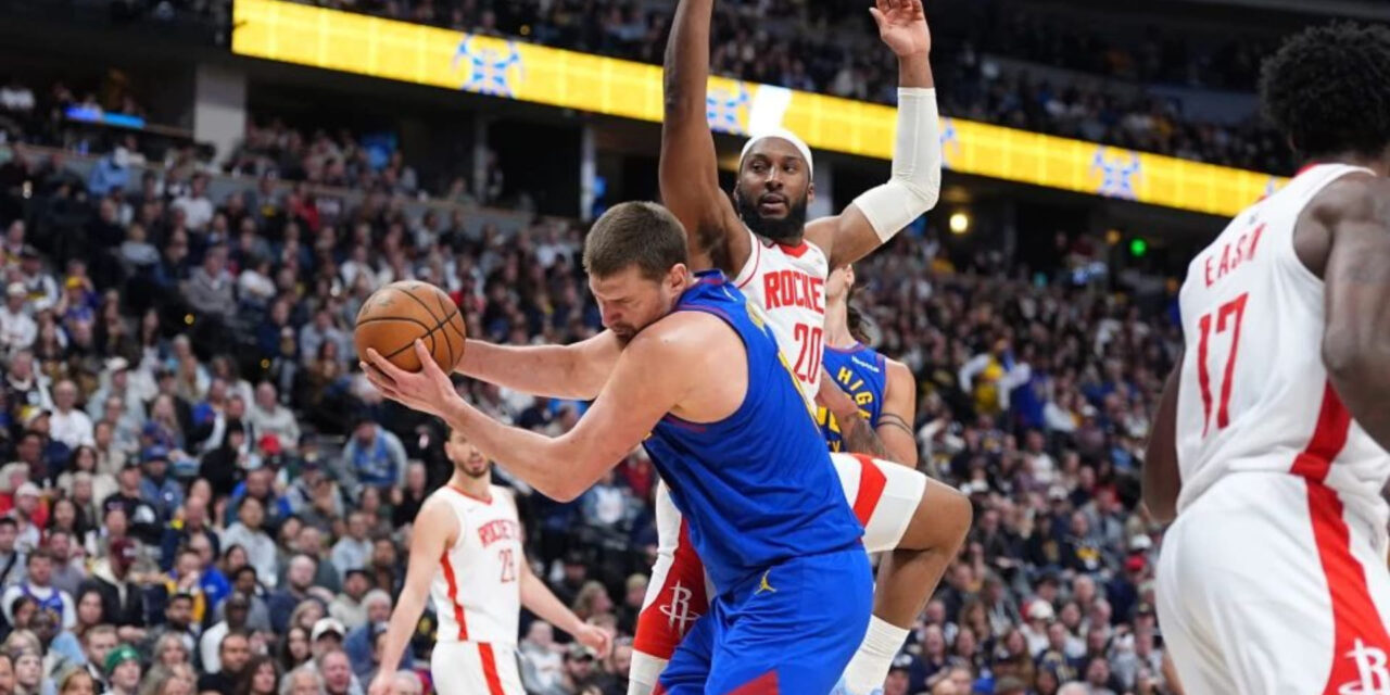 Jokic logra su 25to triple-doble de la temporada; Nuggets aplastan a Rockets por 129-93