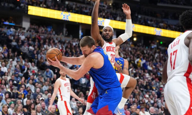 Jokic logra su 25to triple-doble de la temporada; Nuggets aplastan a Rockets por 129-93
