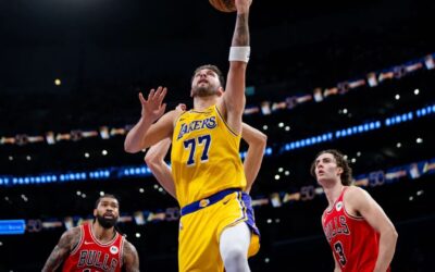 Luka Doncic anota 51 puntos para liderar a los Lakers en su victoria sobre los Bulls