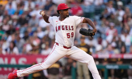 José Soriano vuelve a dominar, los Angels rompen la racha de 8 victorias consecutivas de los Padres con un triunfo de 8-0.