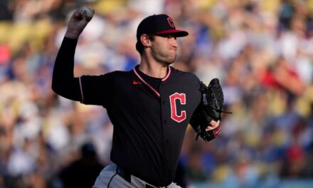 Williams supera a Yamamoto y Ramírez conecta su primer jonrón de la temporada, mientras los Guardians vencen a los Dodgers 4-1.