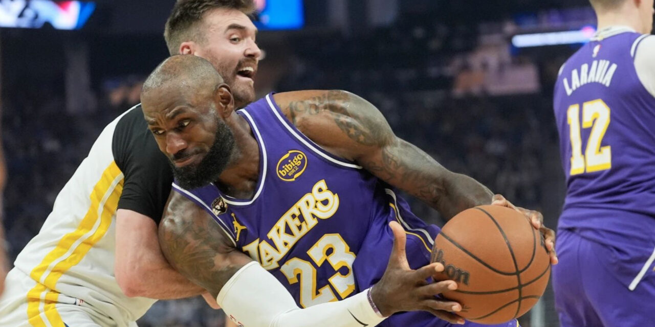 LeBron James anota 26 puntos y da 11 asistencias; Lakers vencen 119-103 a Warriors carentes de Curry