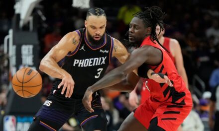 Los Trail Blazers vencieron a los Suns 114-110 en el partido de repesca tras remontar una desventaja de 11 puntos en el último cuarto.