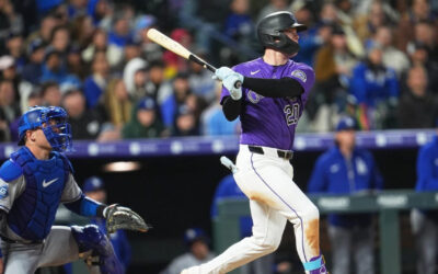 El doble de dos carreras de Johnson en la sexta entrada le dio la ventaja a los Rockies ante Dodgers