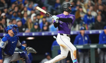 El doble de dos carreras de Johnson en la sexta entrada le dio la ventaja a los Rockies ante Dodgers