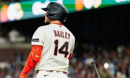 Bailey rompe el empate sin carreras con un jonrón de tres en la séptima tras la salida de Ohtani; los Giants ganan 3-0.