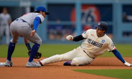 Los Dodgers anotaron 6 carreras en la cuarta entrada para romper la racha de 10 victorias consecutivas de los Cubs con una victoria de 12-4.