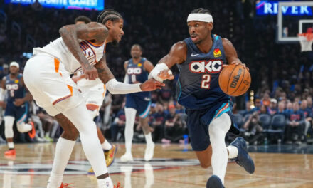 Gilgeous-Alexander anota 37 puntos mientras el Thunder vence a los Suns para ponerse 2-0 en su serie