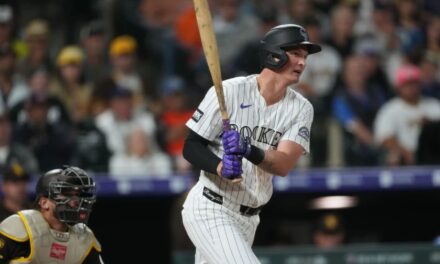 Goodman, Rumfield y Sugano guían a los Rockies a una victoria de 8-3 sobre los Padres.