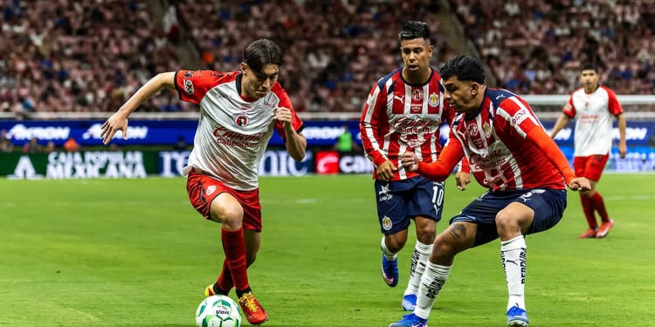 Chivas, pierde el liderato ante Xolos