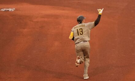 Machado y Merrill conectan jonrones para los Padres en la victoria por 8-6 sobre los Red Sox