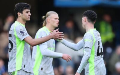 Manchester City se acerca al Arsenal en la lucha por el título con una victoria 3 -0 sobre el Chelsea