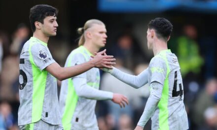 Manchester City se acerca al Arsenal en la lucha por el título con una victoria 3 -0 sobre el Chelsea