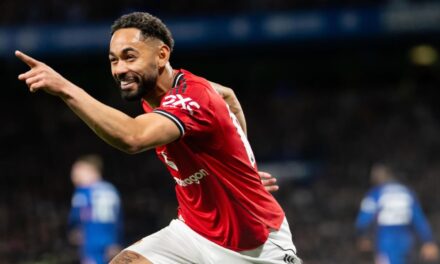 Cunha rehabilita al United y el Chelsea toca fondo