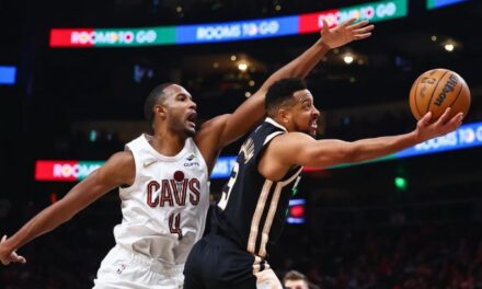 Hawks aseguran un puesto de playoffs y la División Sureste tras apalear a Cavs con 29 de McCollum