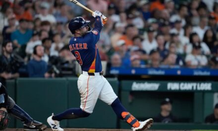 Arrighetti permite 1 carrera en 7 entradas, Walker tiene 4 carreras impulsadas; los Astros vencen a los Yankees 7-4.