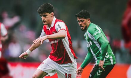 Penal de Cucho Hernández salva empate 1-1 para Real Betis ante Braga en cuartos de la Liga Europa