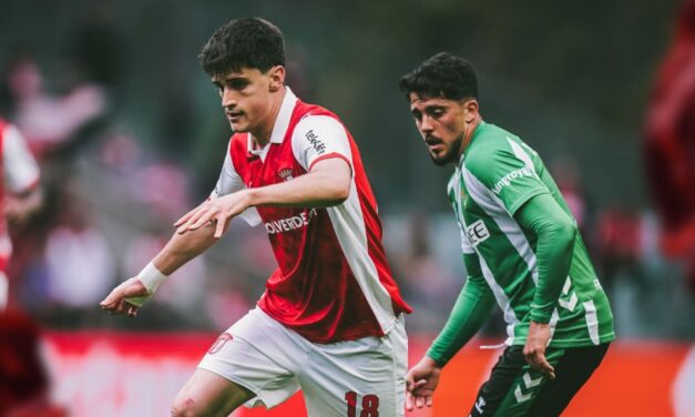Penal de Cucho Hernández salva empate 1-1 para Real Betis ante Braga en cuartos de la Liga Europa