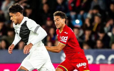 Un cabezazo tardío de Carlos Espi saca a Levante del último puesto ante Getafe