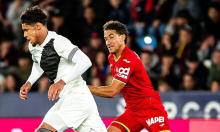 Un cabezazo tardío de Carlos Espi saca a Levante del último puesto ante Getafe