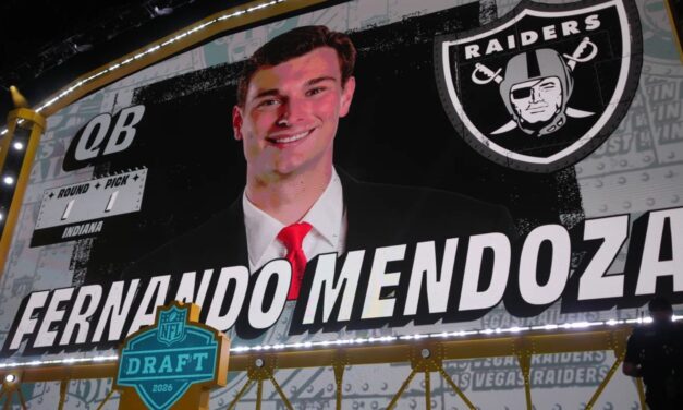 Raiders seleccionan al quarterback Fernando Mendoza con la primera selección en el draft de la NFL