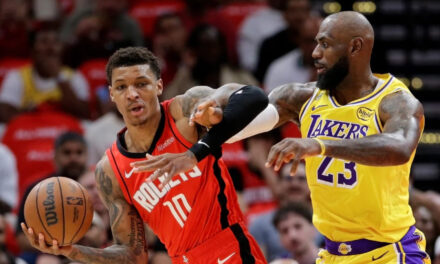 James anota el triple del empate y Lakers remontan, ganan en prórroga y lideran 3-0 a Rockets