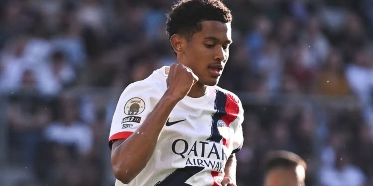 PSG amplia su ventaja en al cima a 6 puntos tras vencer a Angers pese a una roja al final