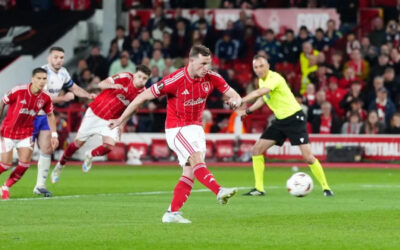 Con penal, Nottingham Forest vence 1-0 a Aston Villa en ida de semifinal de Liga Europa