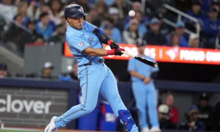 Schneider anota la del triunfo y los Azulejos cortan racha de 6 derrotas 4-3 ante Dodgers