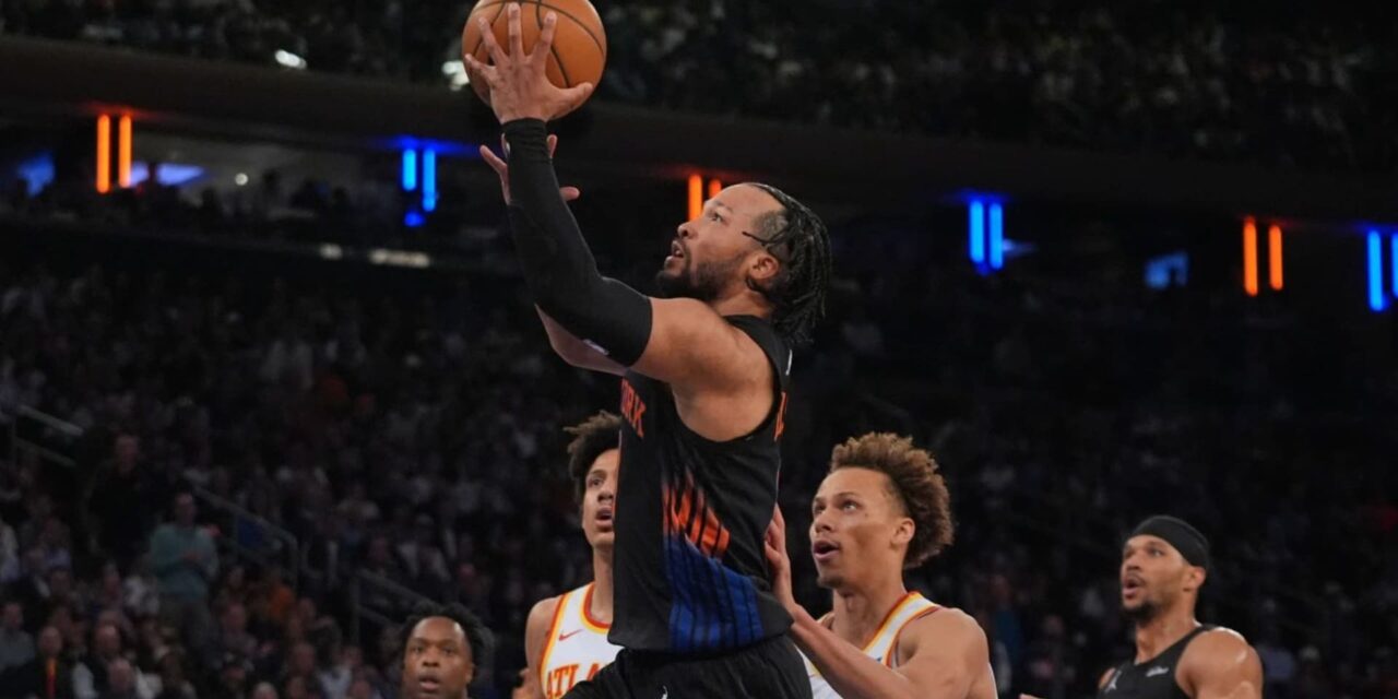 Jalen Brunson anotó 39 puntos y los Knicks aplastaron a los Hawks 126-97 para tomar la delantera en la serie 3-2.
