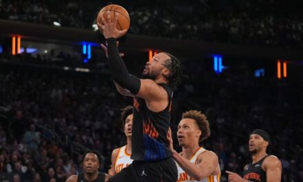 Jalen Brunson anotó 39 puntos y los Knicks aplastaron a los Hawks 126-97 para tomar la delantera en la serie 3-2.