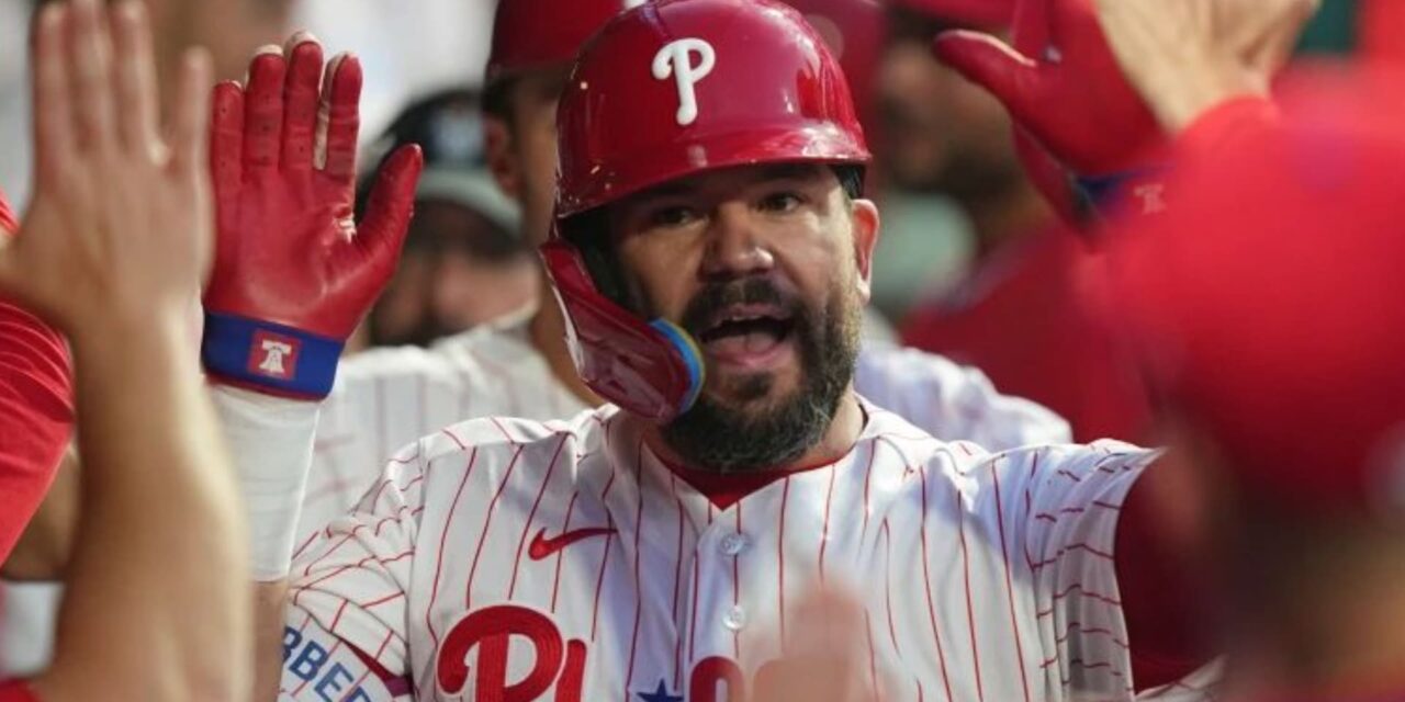 Schwarber pega 2 jonrones, Sánchez lanza 6 sólidas entradas y Filis aplastan a Cubs