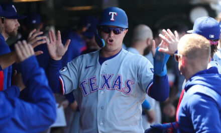 Rangers remontan con 4 carreras en la 9na entrada y vencen a Atléticos por 9-6
