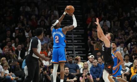 El Thunder vence 131-122 a los Suns y barre la serie de primera ronda