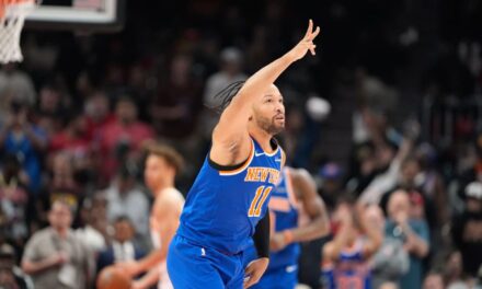 Knicks avanzan a semis del Este aplastando 140-89 a Hawks en el 6to encuentro