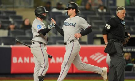 El doblete de Pauley, de dos carreras, en la octava entrada, le da la ventaja a los Marlins sobre los Yankees 7-6