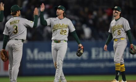 El elevado de sacrificio de Rooker en la novena entrada le da la victoria a los Athletics sobre los Yankees