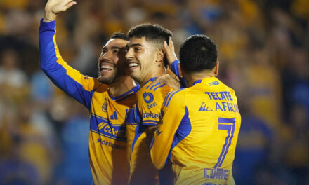 Tigres aplasta a Chivas 