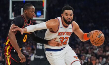 Brunson y Towns lideraron a los Knicks a la victoria sobre los Hawks por 113-102 en el primer partido de su serie.